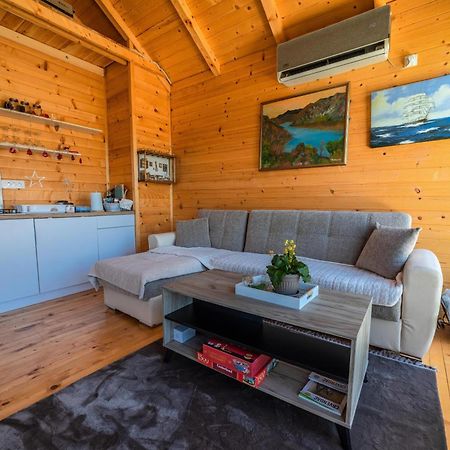 Boljesestre Lake Retreat Golubovci Eksteriør bilde