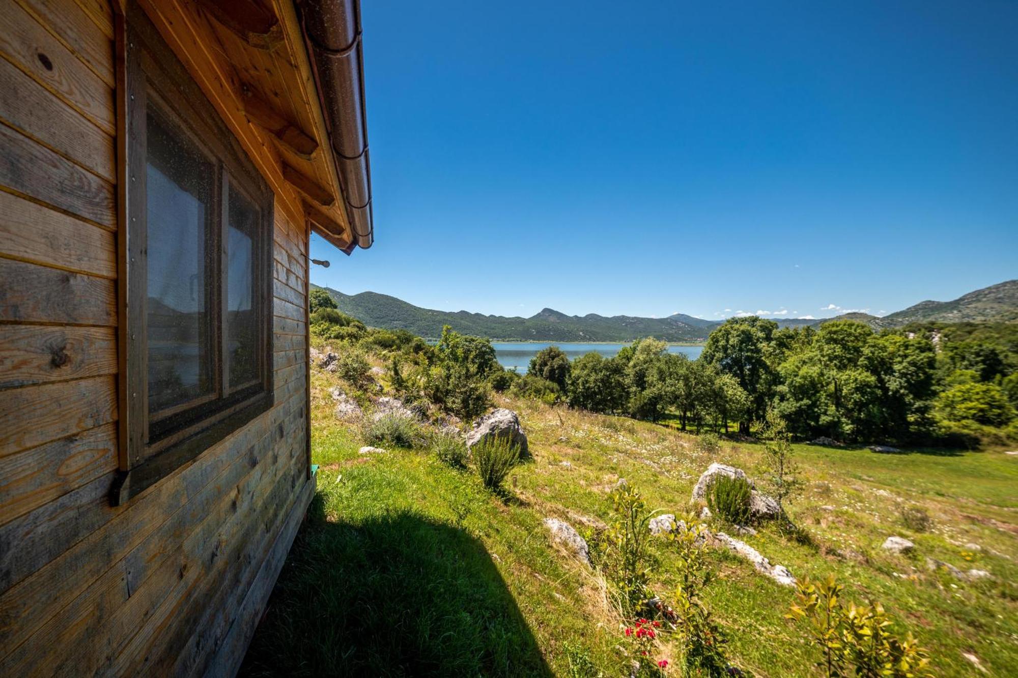 Boljesestre Lake Retreat Golubovci Eksteriør bilde