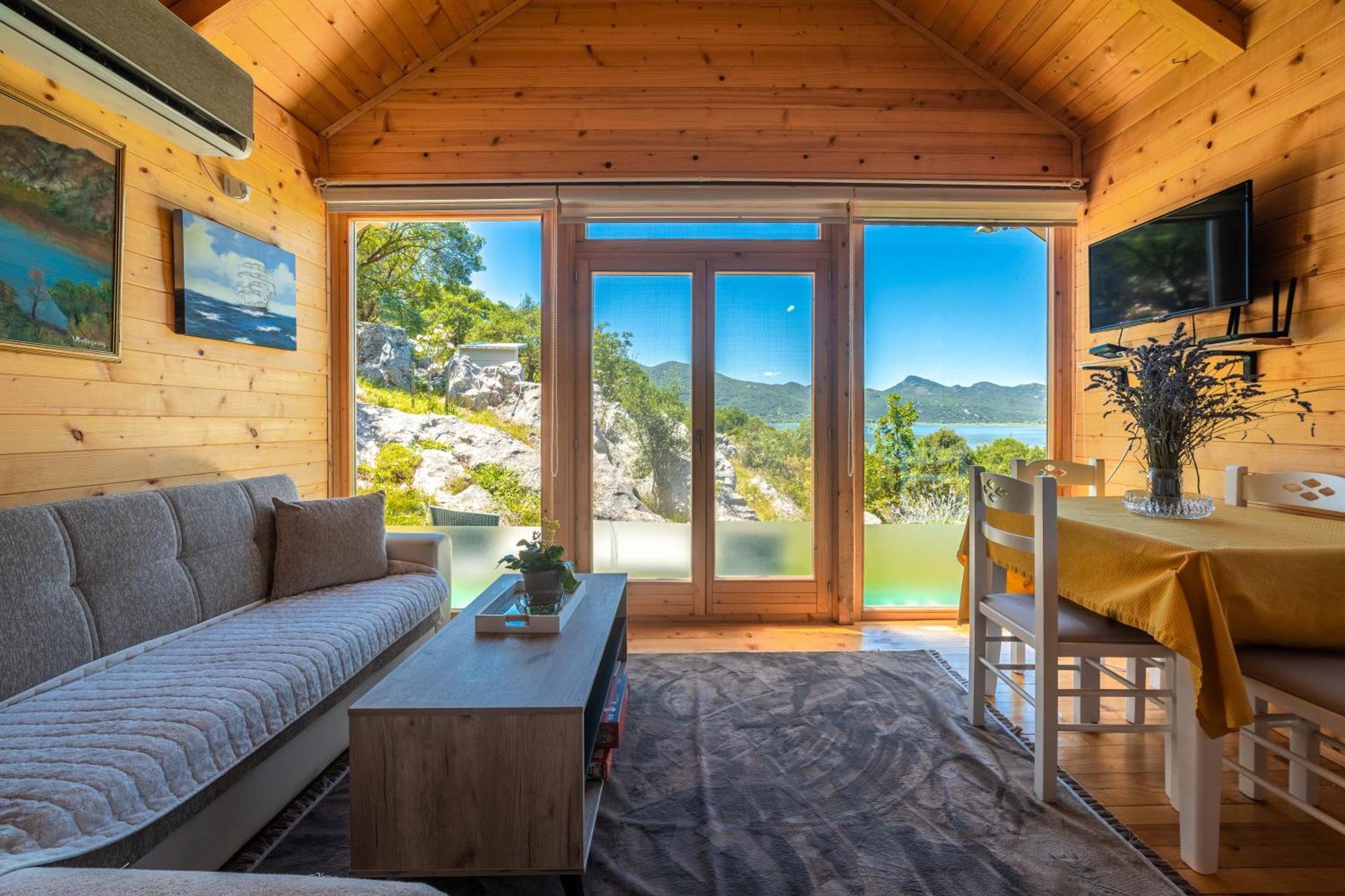 Boljesestre Lake Retreat Golubovci Eksteriør bilde